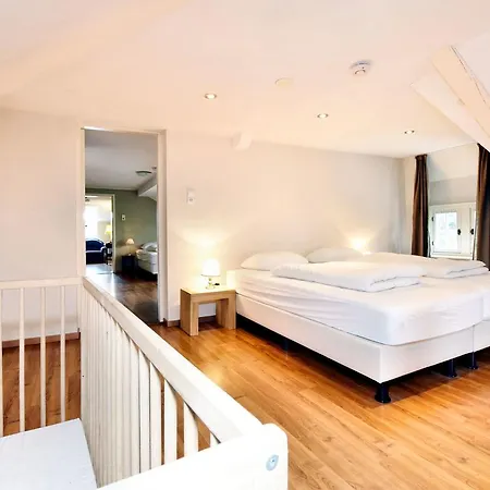 Villa Modern In Near Town Centre *