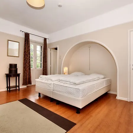 Villa Modern In Near Town Centre *