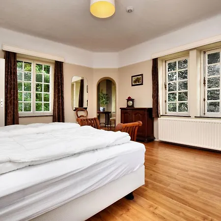 Modern In Near Town Centre Villa *