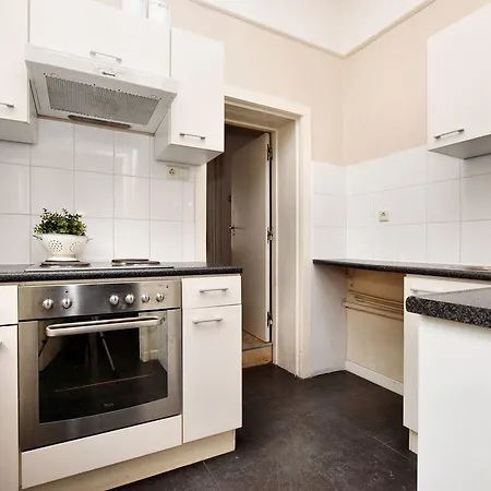 Villa Modern In Near Town Centre *