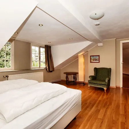 Modern In Near Town Centre Villa *